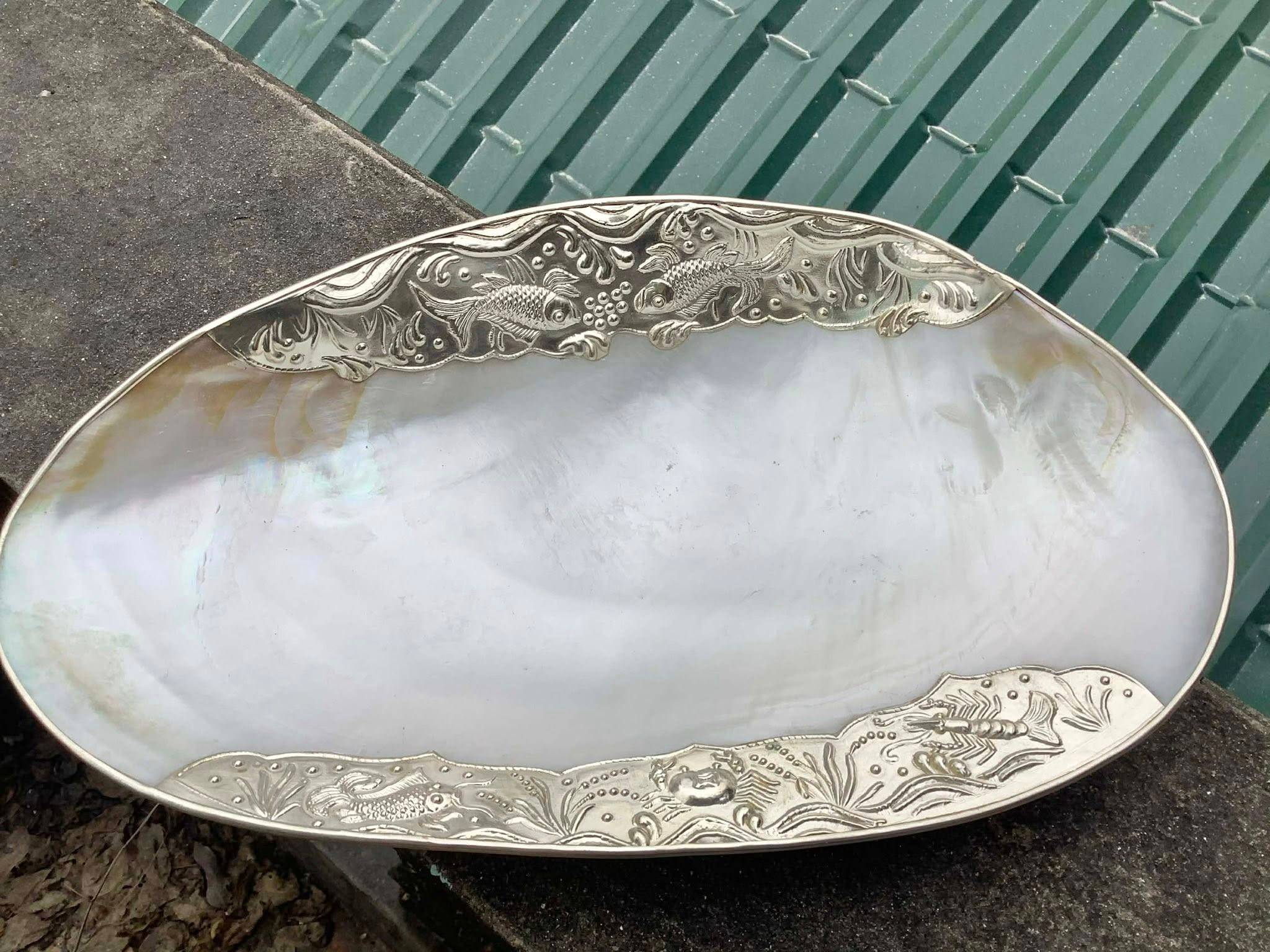Mother-of-Pearl Shell Plates: Vietnam’s Natural Luxury Tableware for Global Markets
