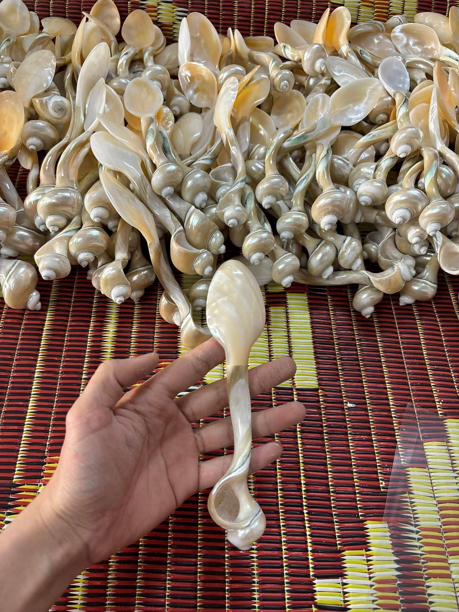 Shell-Handle Spoon & Fork Sets: Artistic and Elegant Handcrafted Tableware from Vietnam