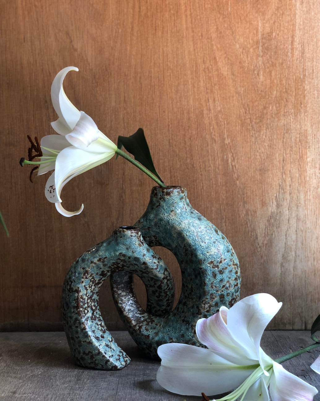Artistic Ceramic Vase Refined Craftsmanship for Elegant Home Decor
