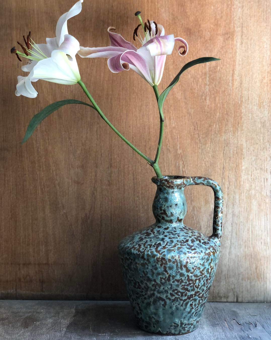 Artistic Ceramic Vase Refined Craftsmanship for Elegant Home Decor