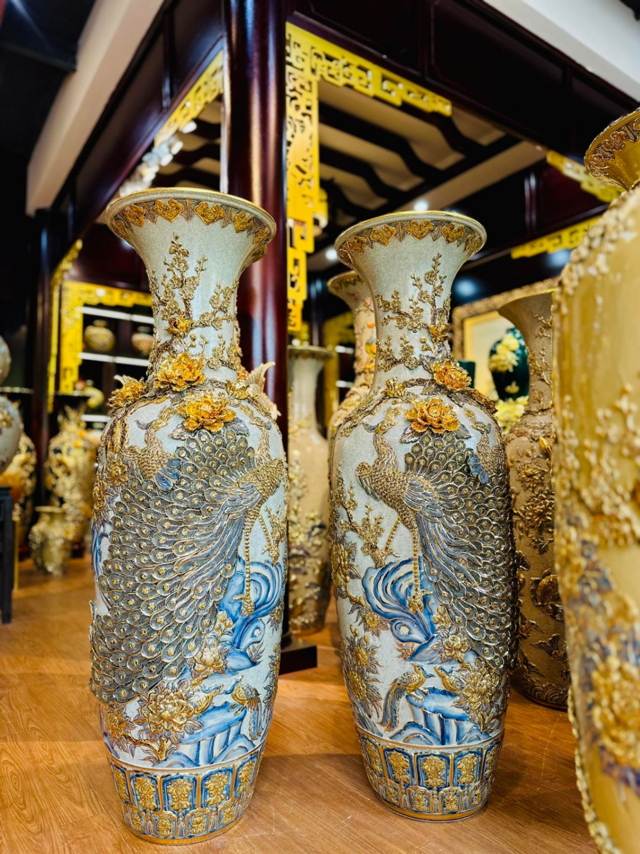 Bat Trang Ceramic Vases: Timeless Vietnamese Craftsmanship for Global Home Décor Markets