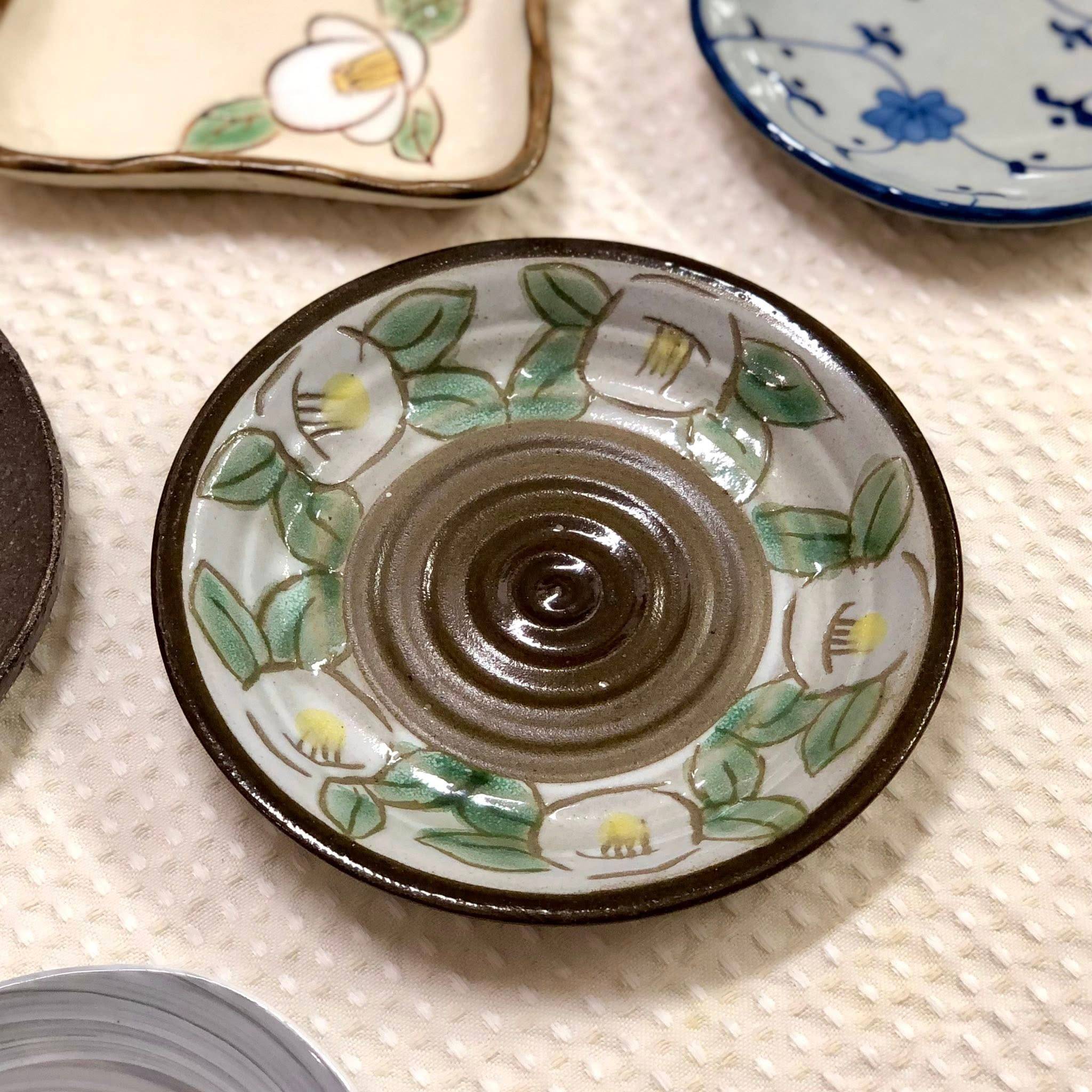 Artistic Ceramic Plate Elegant Décor for Modern Living