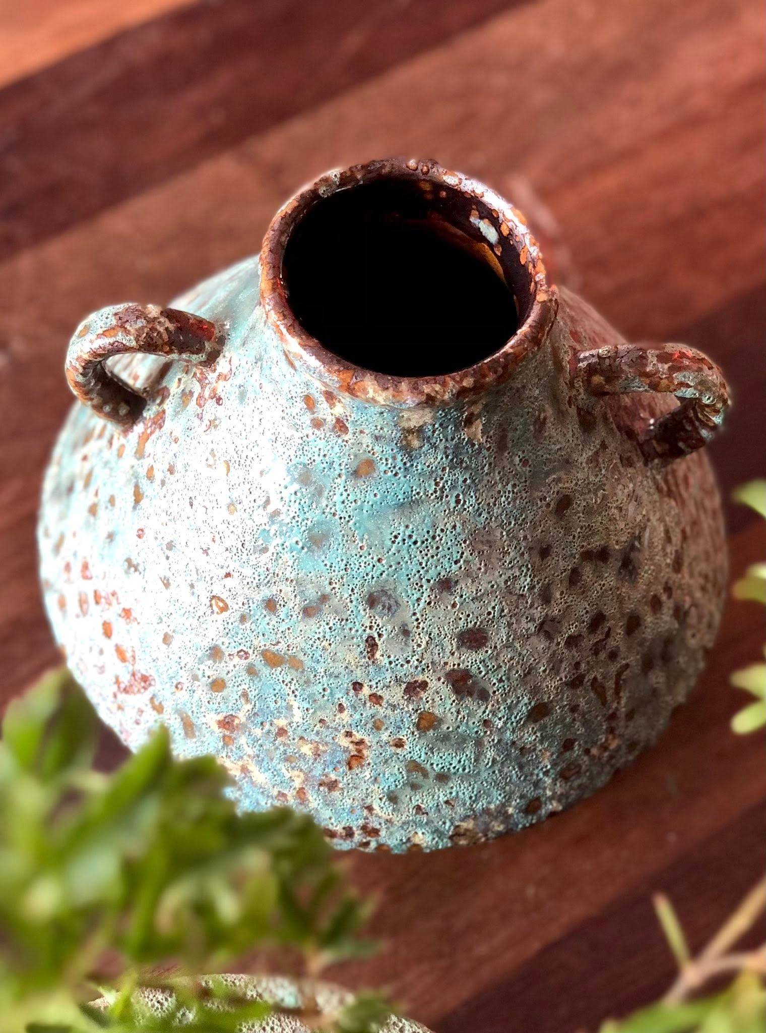 Artistic Ceramic Vase Elegant Craft for Modern Home Decor