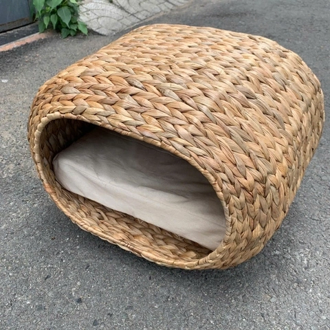 Vietnamese Water Hyacinth Pet Beds - Cozy & Sustainable Comfort for Global Pet Markets