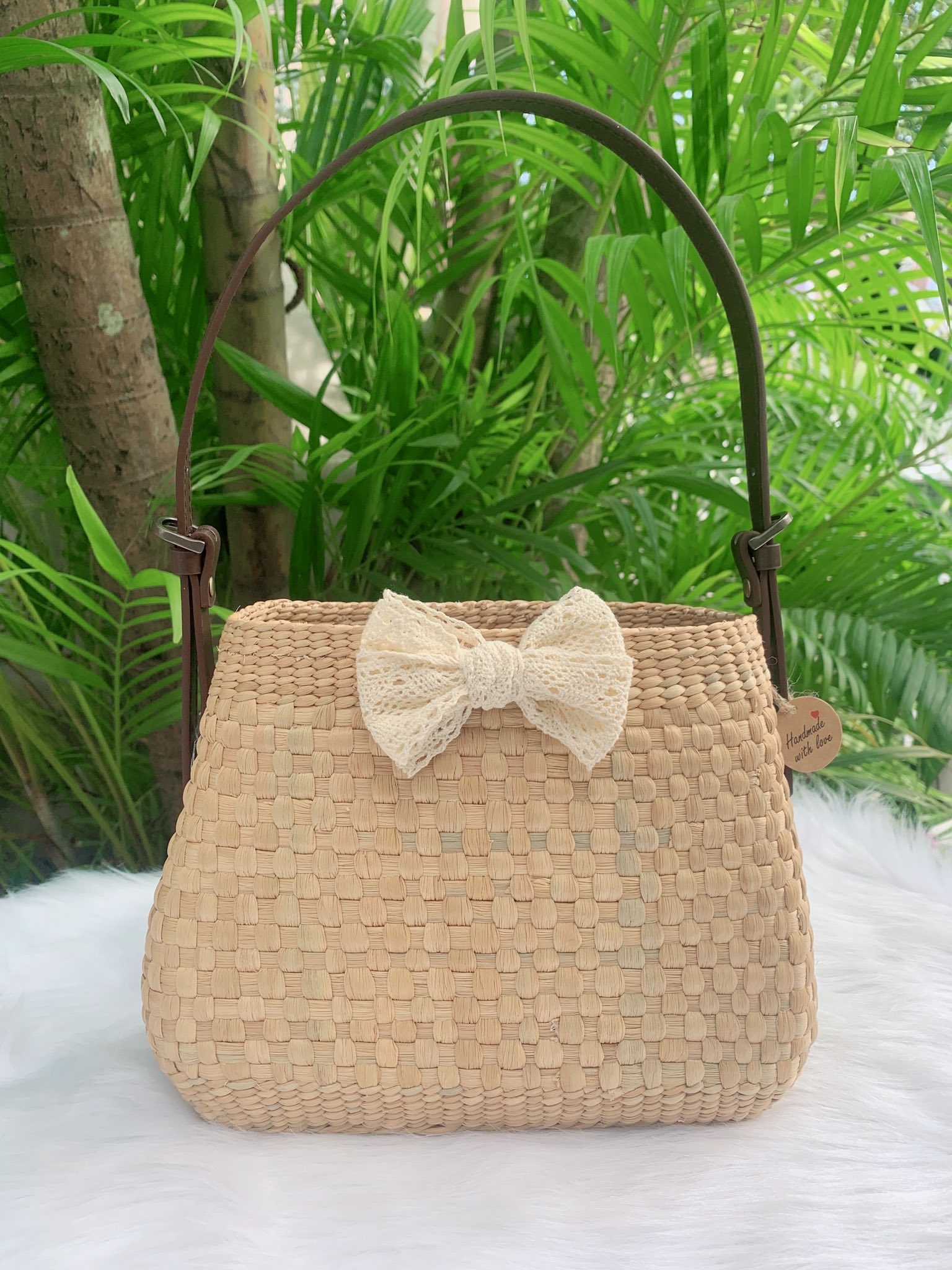 Vietnamese Water Hyacinth Handbags: Transforming Natural Fibers into Global Eco-Fashion