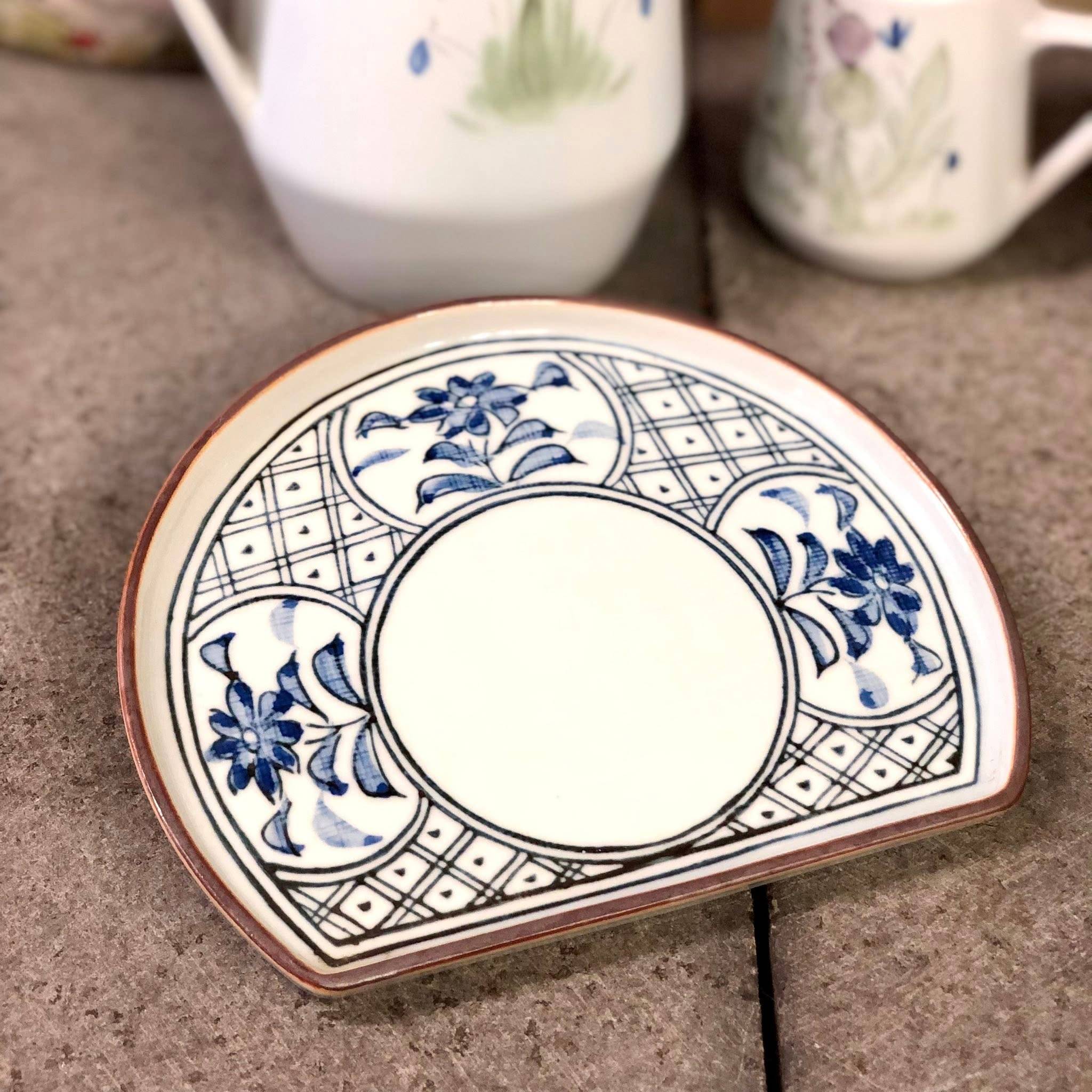 Artistic Ceramic Plate Elegant Décor for Modern Living