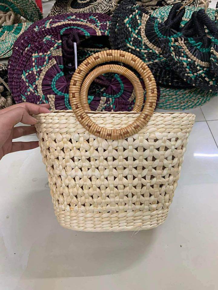 Vietnamese Water Hyacinth Handbags: Transforming Natural Fibers into Global Eco-Fashion