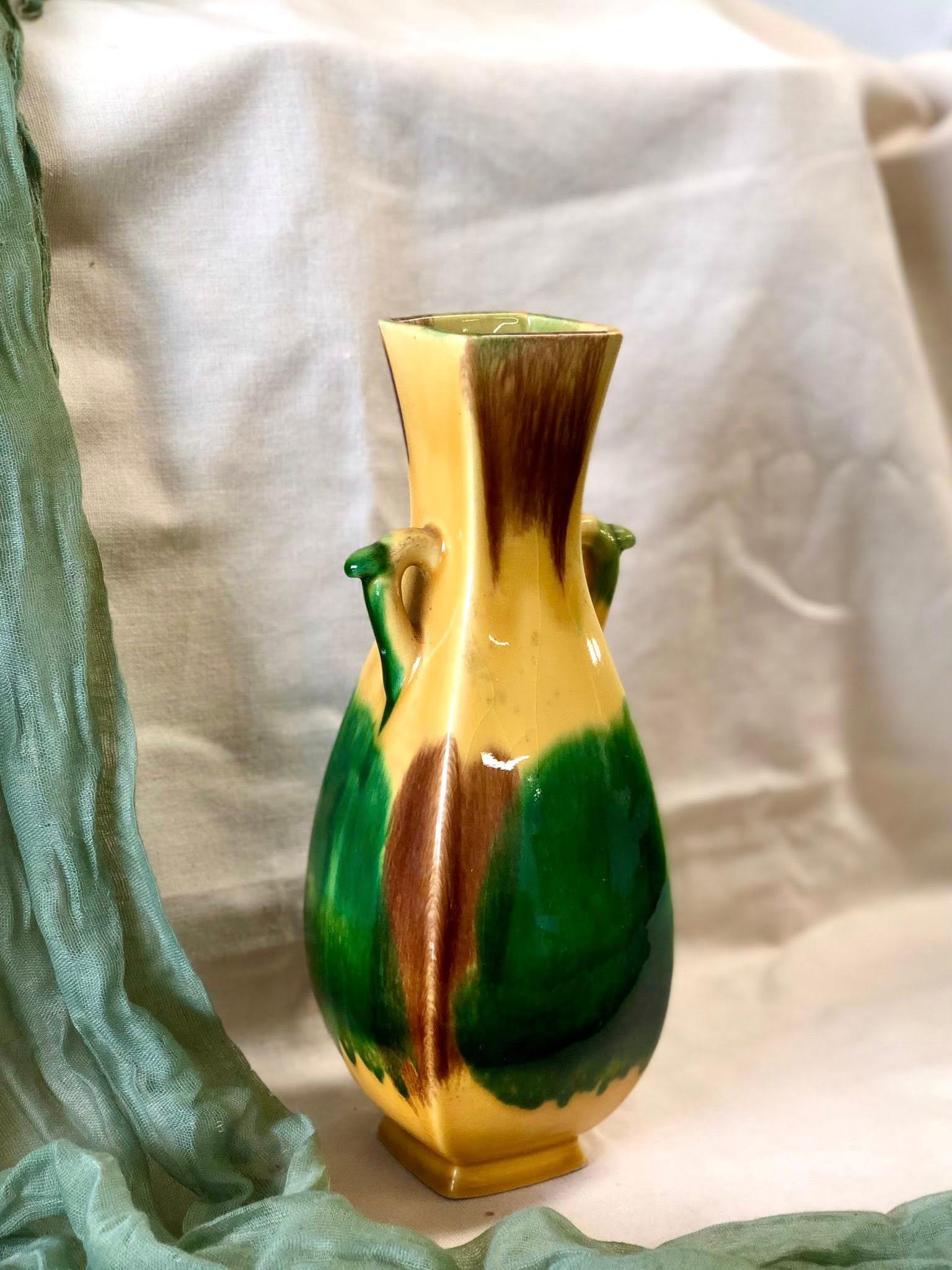 Elegant Decorative Ceramic Vase Artistic Beauty for Sophisticated