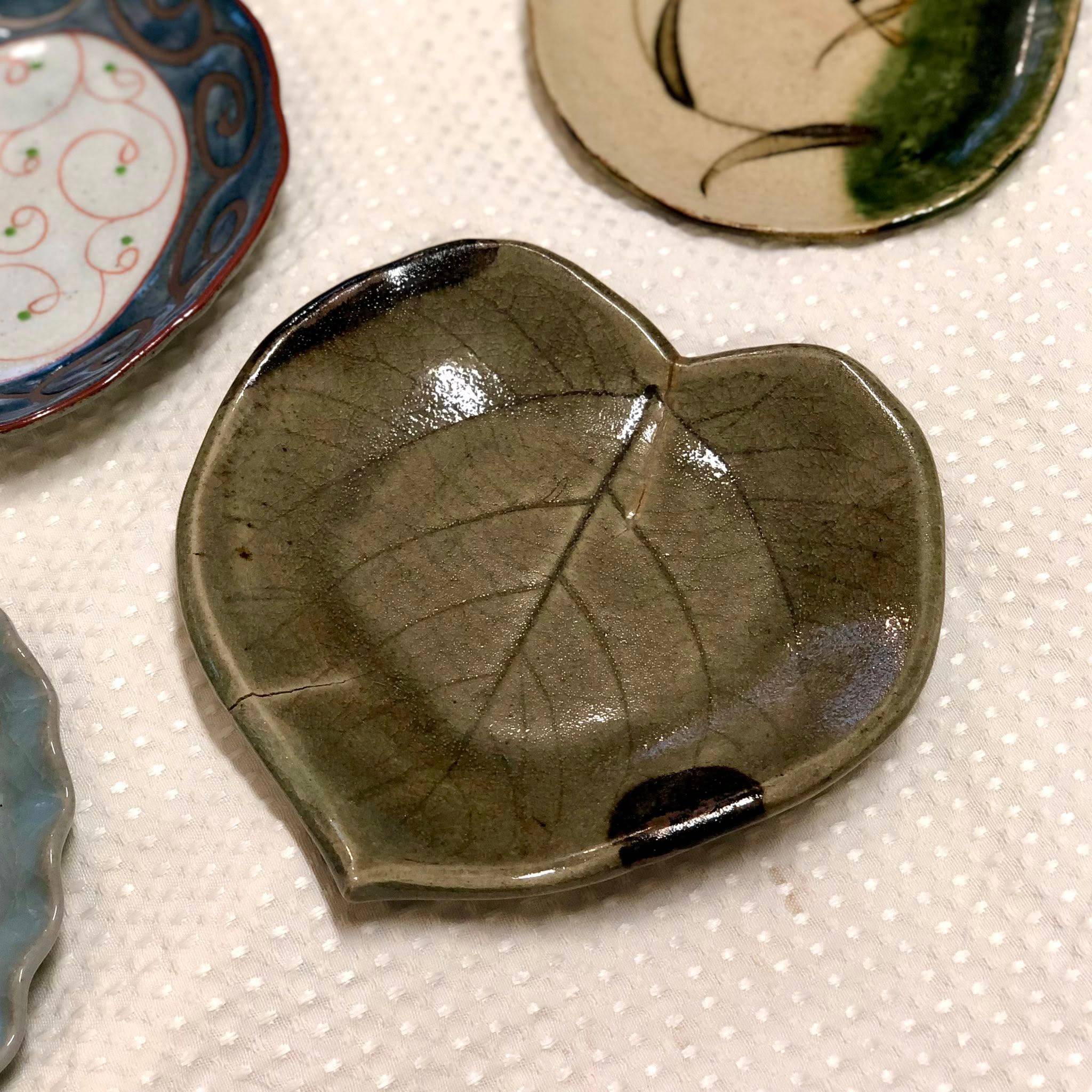 Artistic Ceramic Plate Elegant Décor for Modern Living