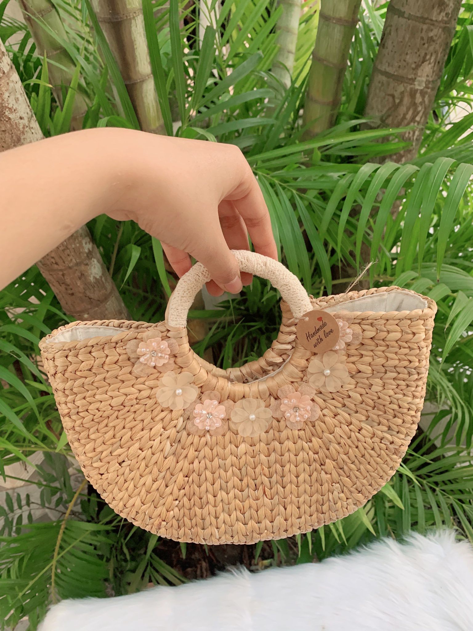 Vietnamese Water Hyacinth Handbags: Transforming Natural Fibers into Global Eco-Fashion