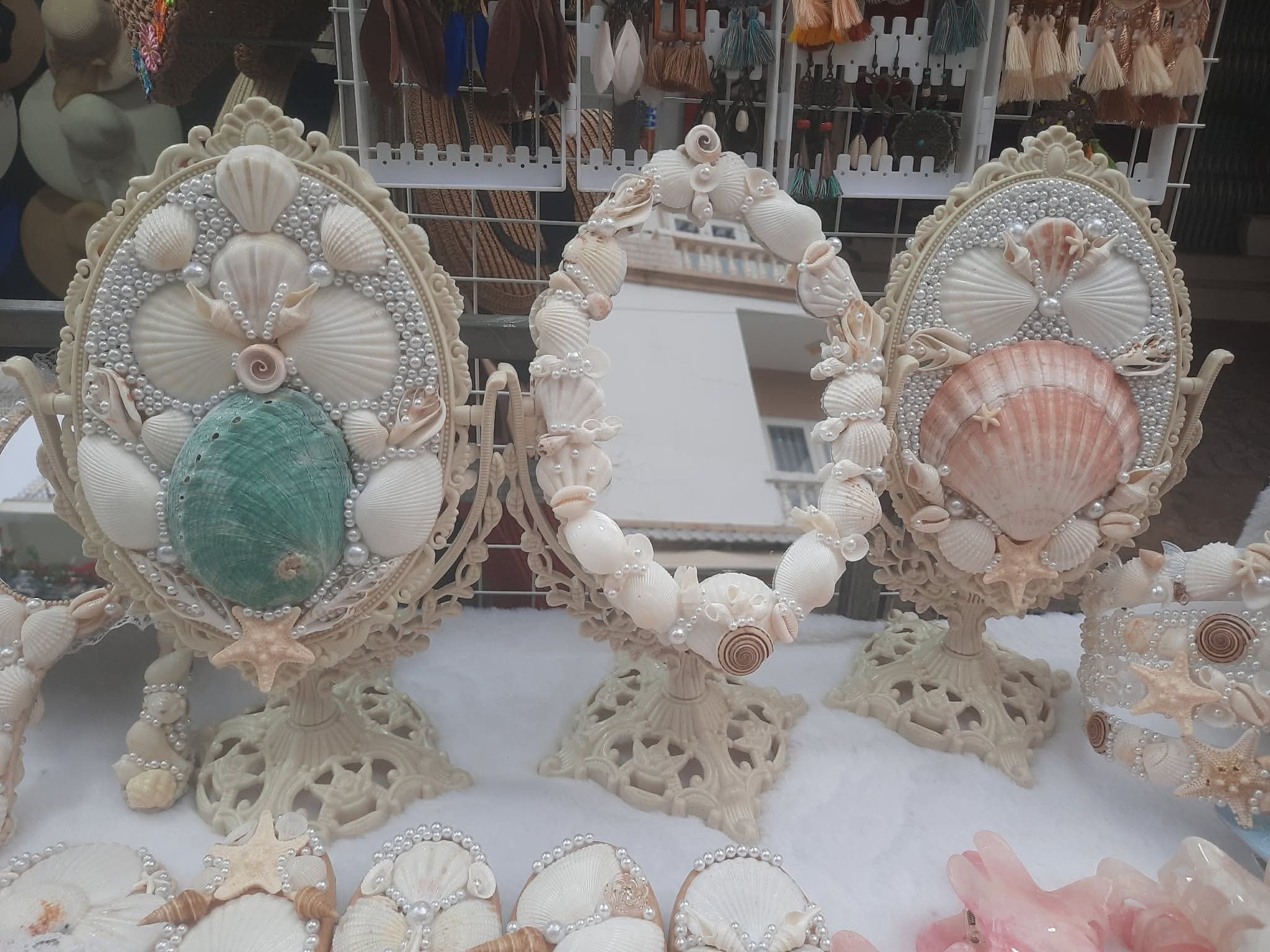 Seashell Table Mirrors: Artistic & Elegant Decorative Pieces from Vietnam Summary