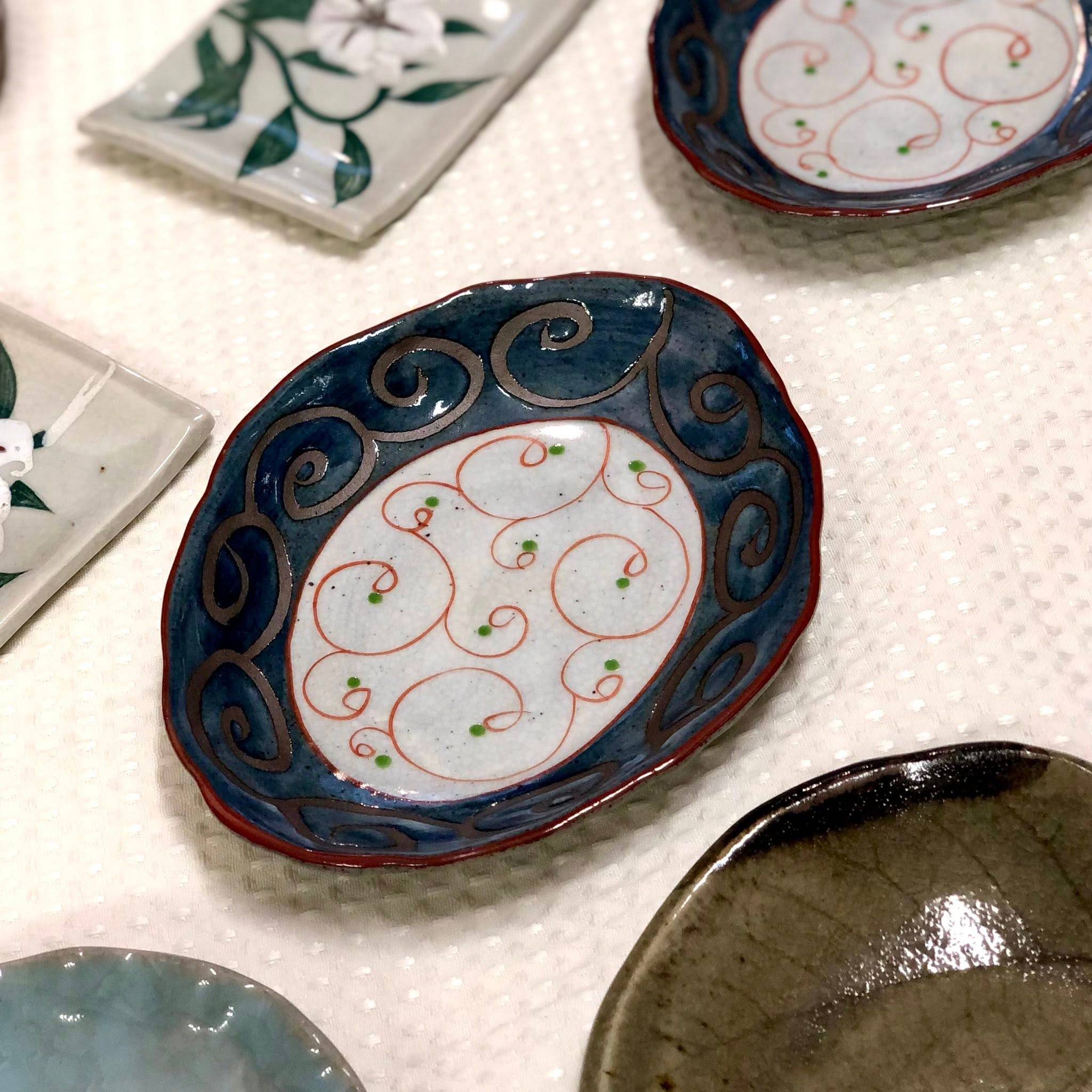 Artistic Ceramic Plate Elegant Décor for Modern Living
