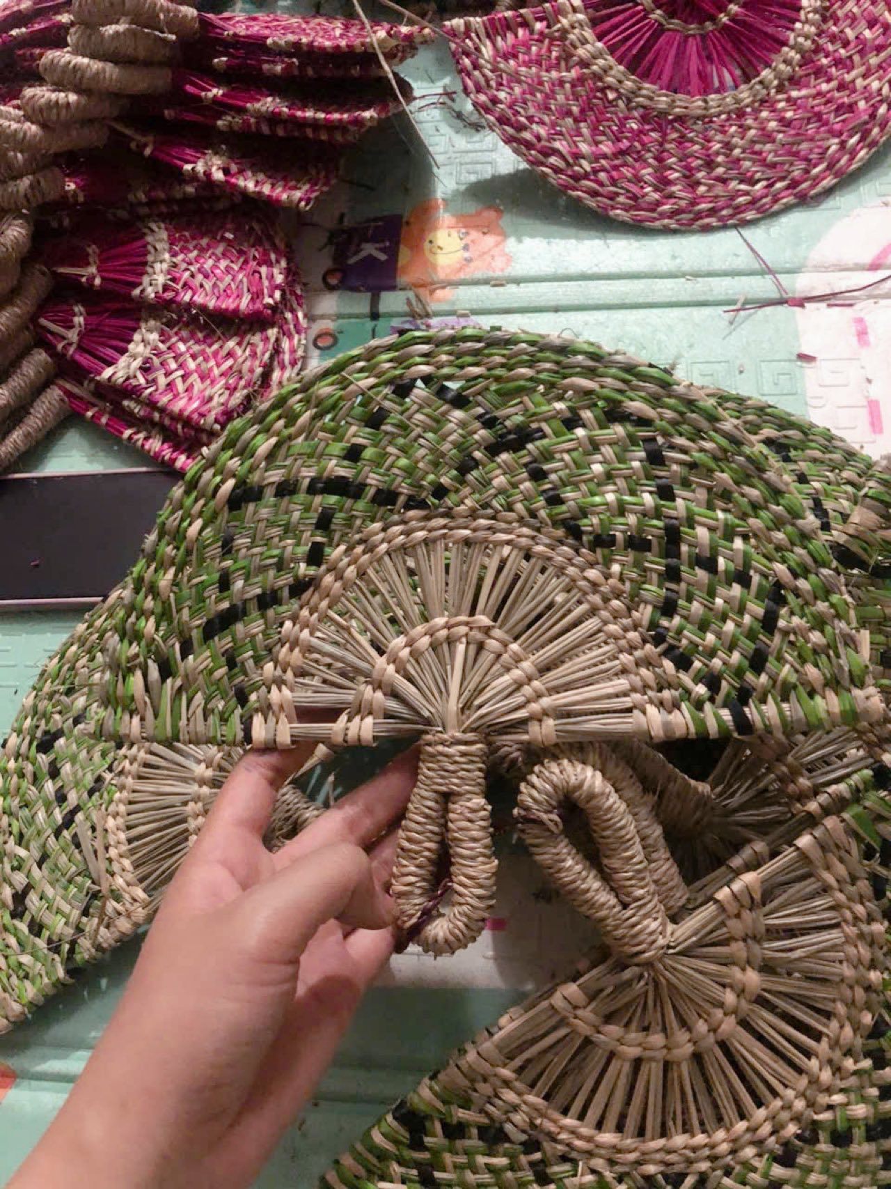 Vietnamese Handmade Fans from Rush and Sedge: Versatile Eco-Friendly Crafts for Global Markets