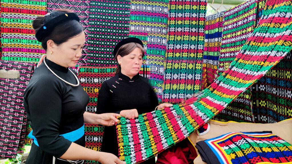 Vietnamese Brocade (Thổ Cẩm): Ethnic Heritage Weaving Its Way into Global Fashion and Décor Markets