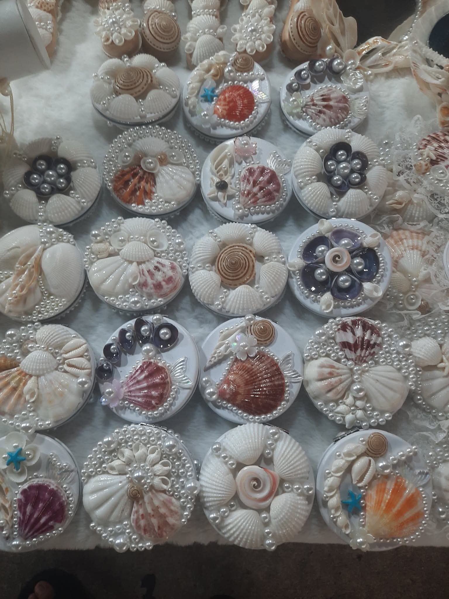 Mini Seashell Hand Mirrors: Artistic, Elegant & Handcrafted Accessories from Vietnam